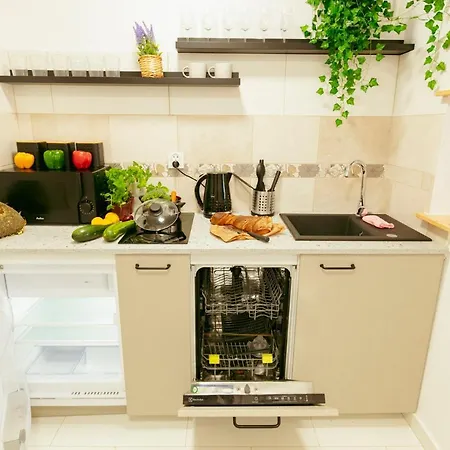 Chmielna Apartment: Central Warsaw with Smart TV and Wi-Fi Exterior photo