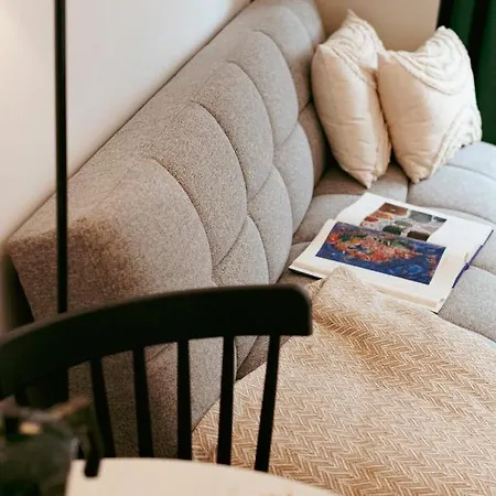 Chmielna Apartment: Central Warsaw with Smart TV and Wi-Fi Exterior photo
