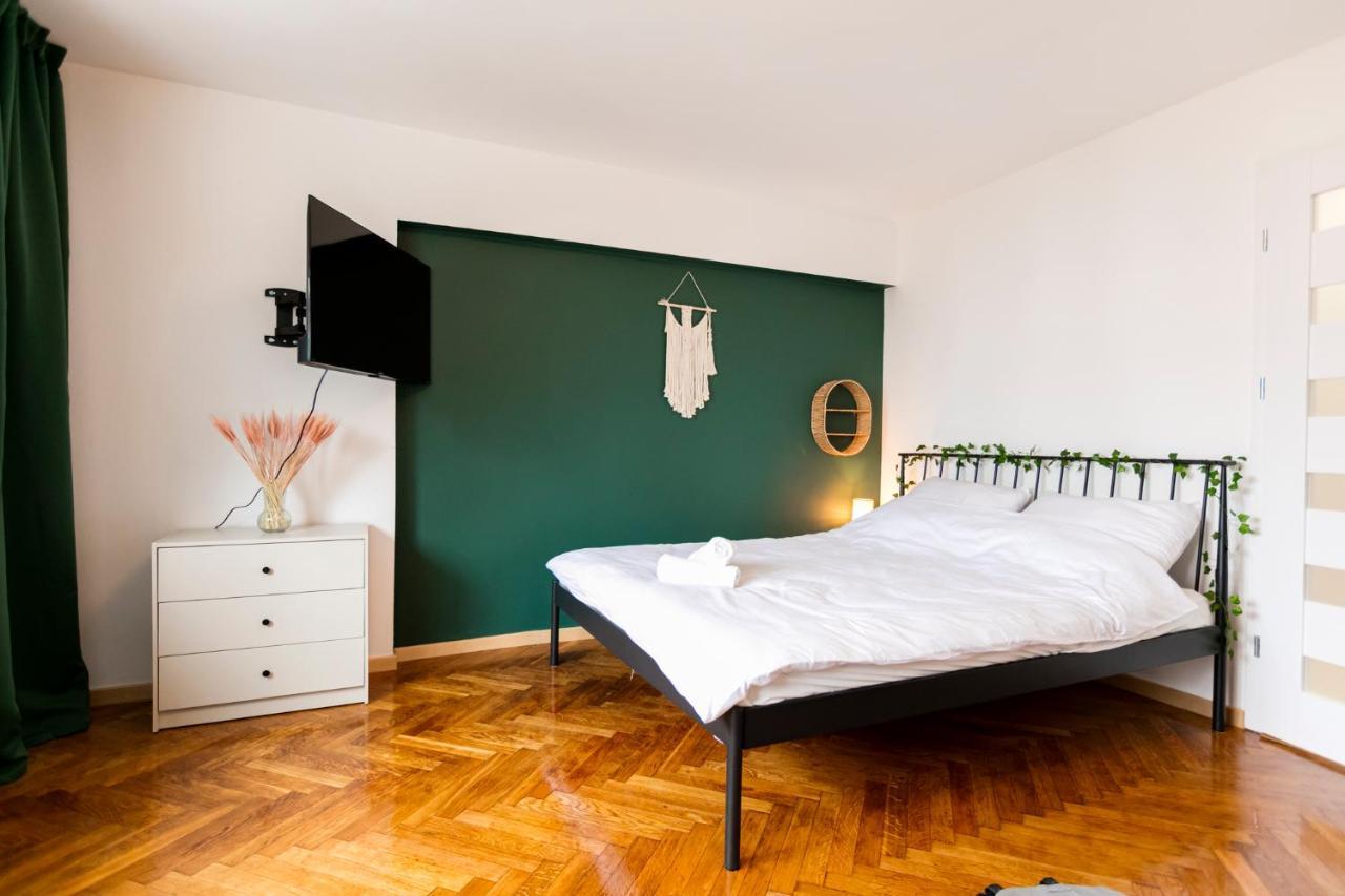 Chmielna - 250m Od Zlotych Tarasow, 350m Od Dworca Centralnego - Wifi - Smart Tv 55 Cali - Better * Varšava
